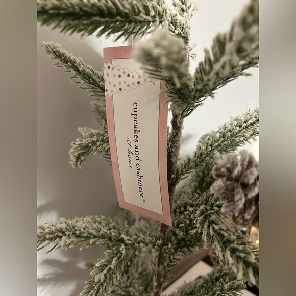 Cupcakes And Cashmere Flocked Christmas Tree Valentine Pink Faux Fur WINTER NEW - Picture 2 of 3